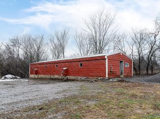 18401 Hollingsworth Rd, Tonganoxie, KS 66086