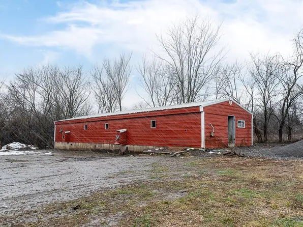 18401 Hollingsworth Rd, Tonganoxie, KS 66086