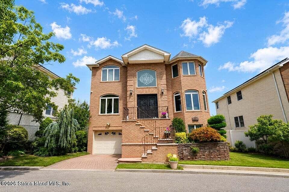1st image of 115 Ridgewood Ave