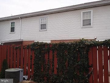 2nd image of 1926 Carlton Dr