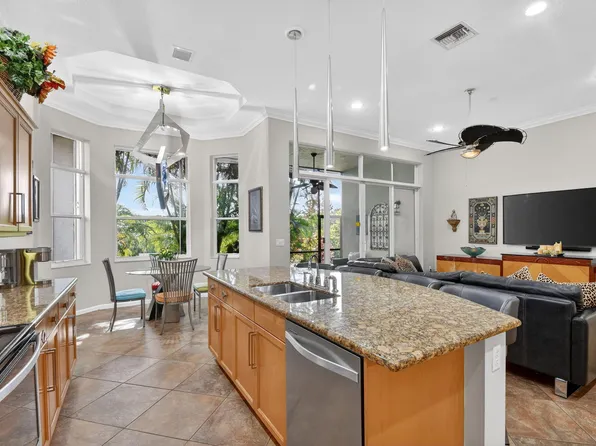9842 Via Elegante, Wellington, FL 33411