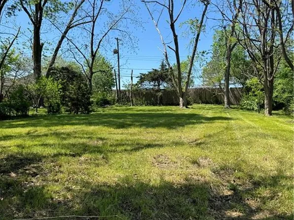 626 NW Village Dr, Lees Summit, MO 64063