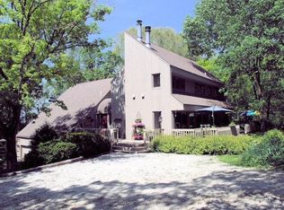 26100 Woodland Trl, Kansasville, WI 53139