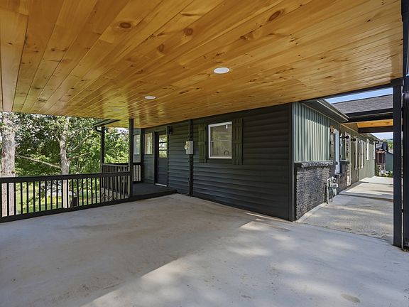 3rd image of 218 Twin Oaks Rd