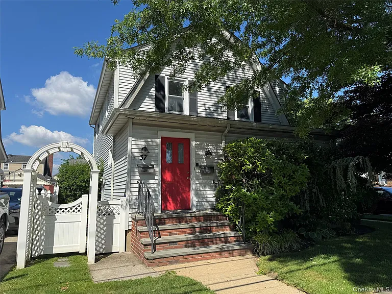 37 Ingraham Ln — Photo 13