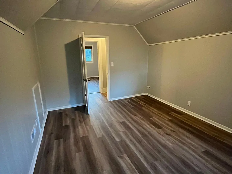 328 E Scribner Ave — Photo 18