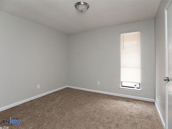 5th image of 310 Bellevue Cir APT B