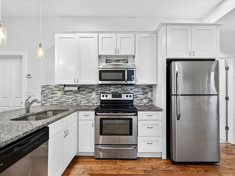 3777 N Franklin St — Photo 9