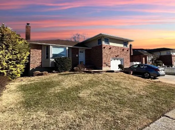 74 Stephen St #1, Levittown, NY 11756