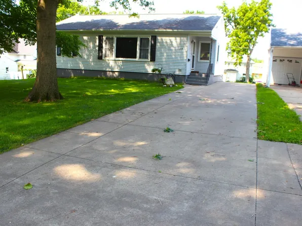 316 S 5th St, Maquoketa, IA 52060