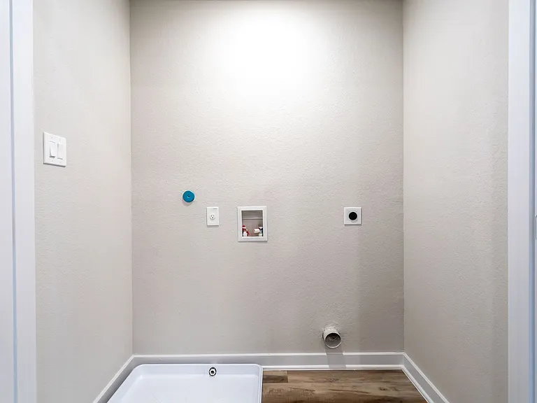 263 Damon Dr — Photo 4