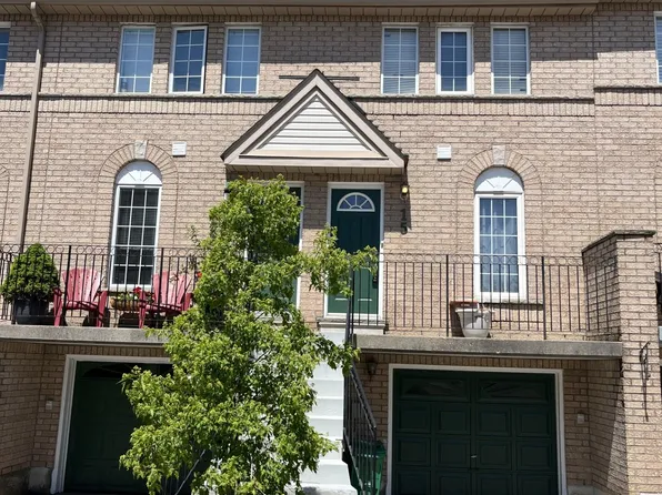 80 Strathaven Dr #15, Mississauga, ON L5R 3V9
