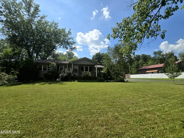 897 Burns Ave, Altoona, PA 16601