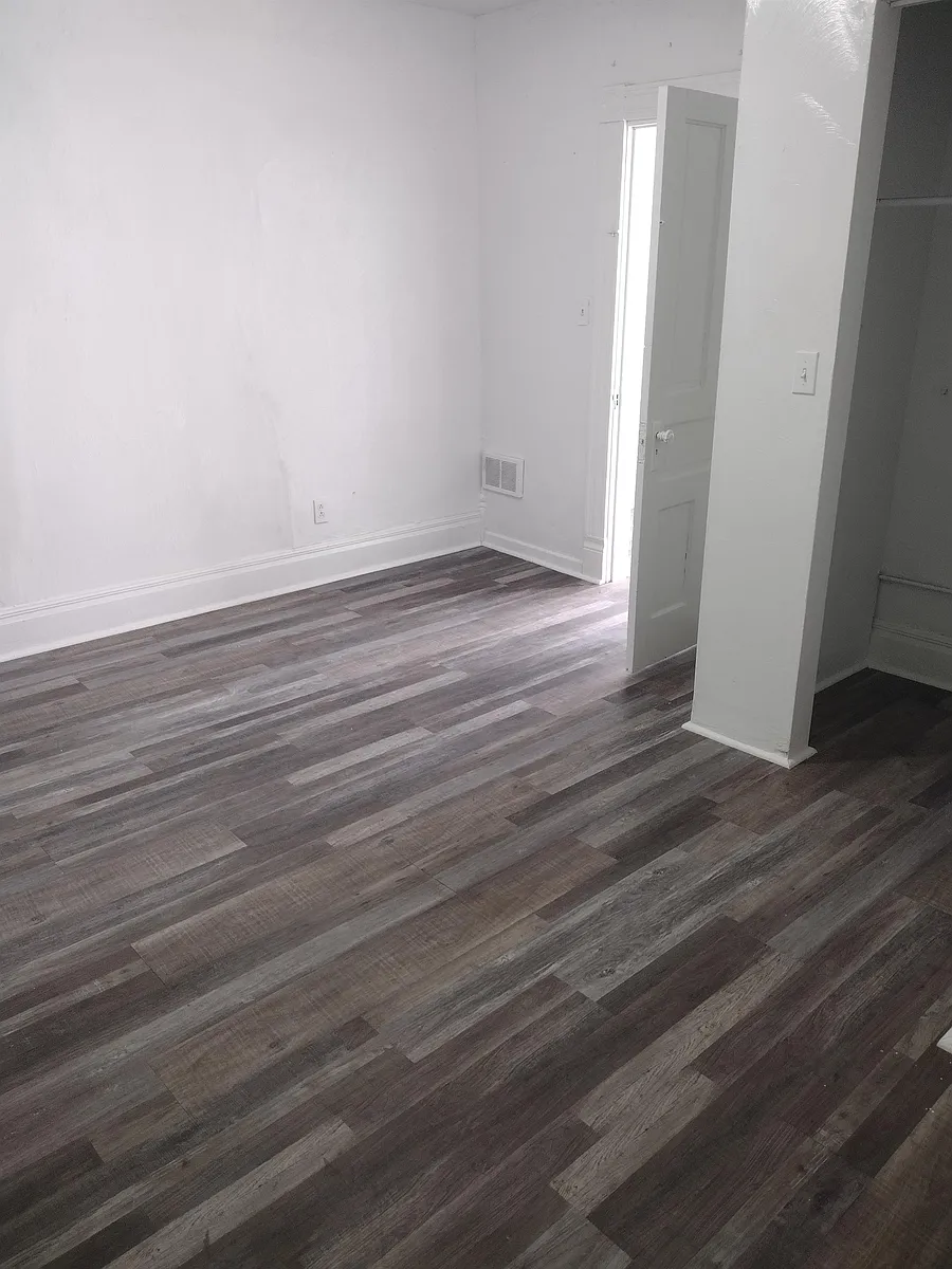 Building Photo - 450 Card Ave #2