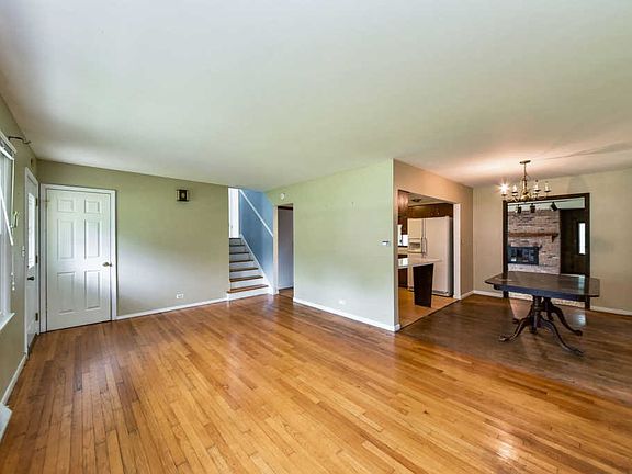 3rd image of 3S185 Cypress Dr