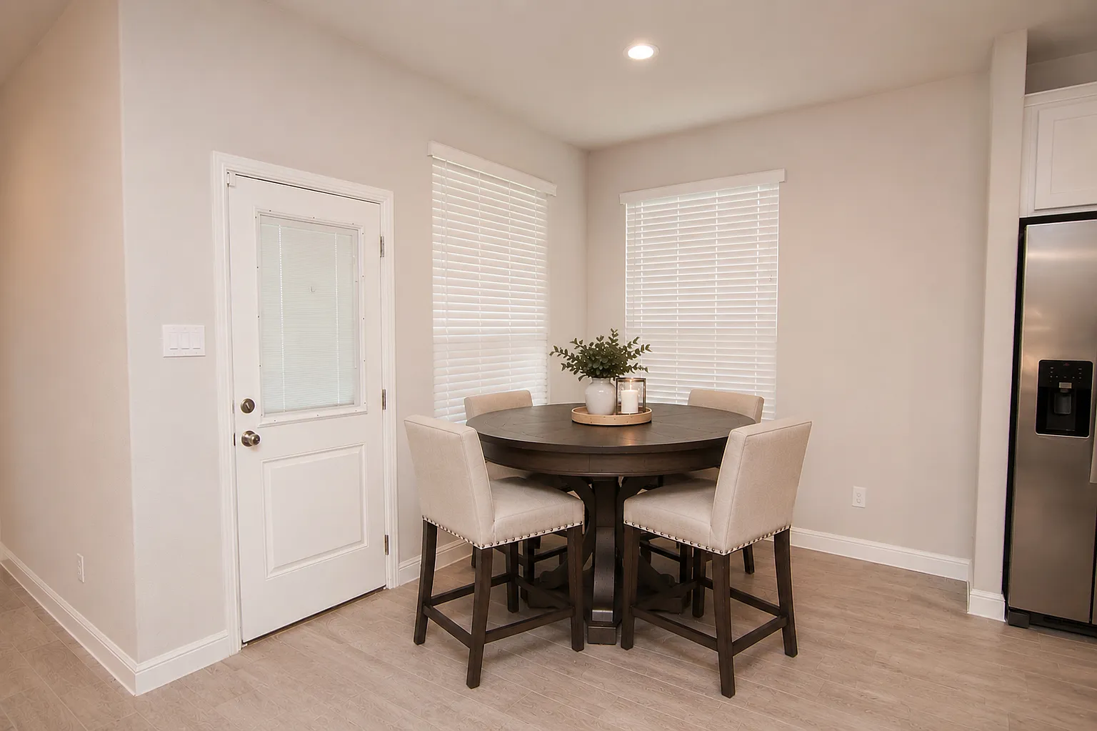 4 bed, 1659 sqft, $2,300 — Photo 2
