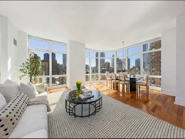 300 East 55th Street image 1 of 10