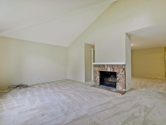 Living Room - High ceiling