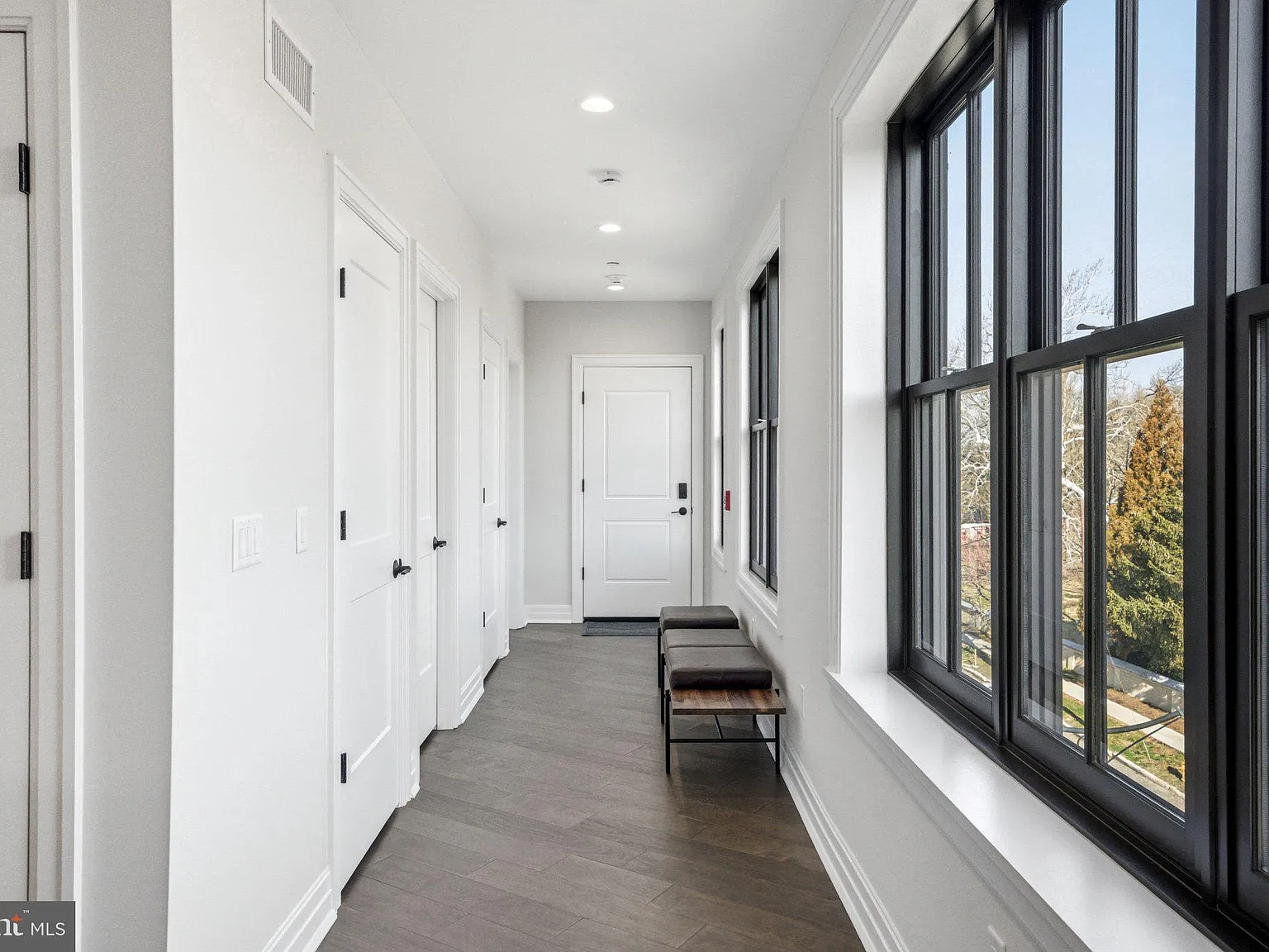 2 bed, 2.5 bath, 1873 sqft, $6,000 — Photo 3