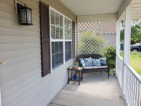 3rd image of 2413 Glen Cir E