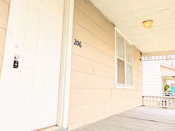 3rd image of 206 W 13th Ave