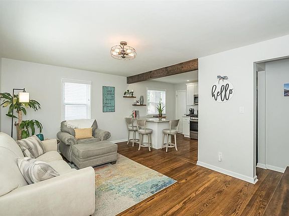 4th image of 2 Bedford Dr