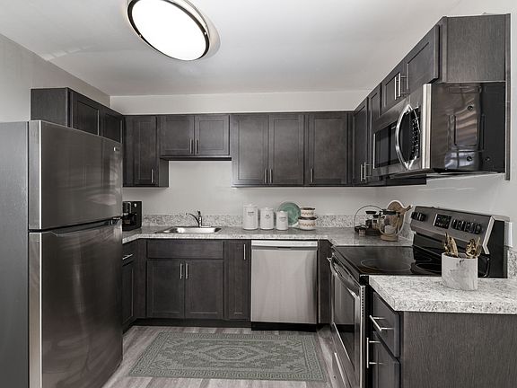 3rd image of 761 Adams Dr APT 2B