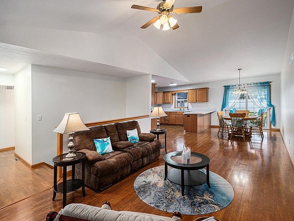 4th image of 2414 Tulip Blvd