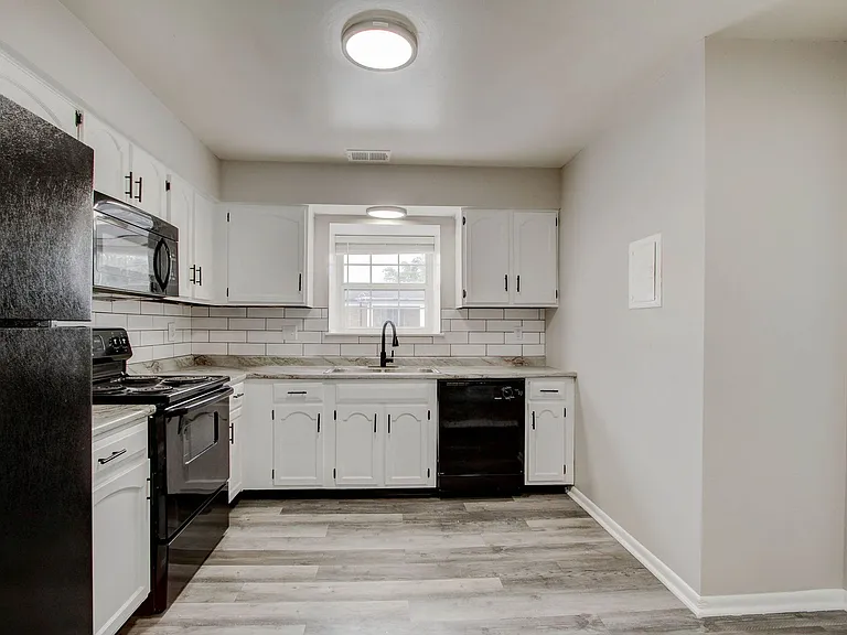 The Lenox Apartment Homes — Photo 13