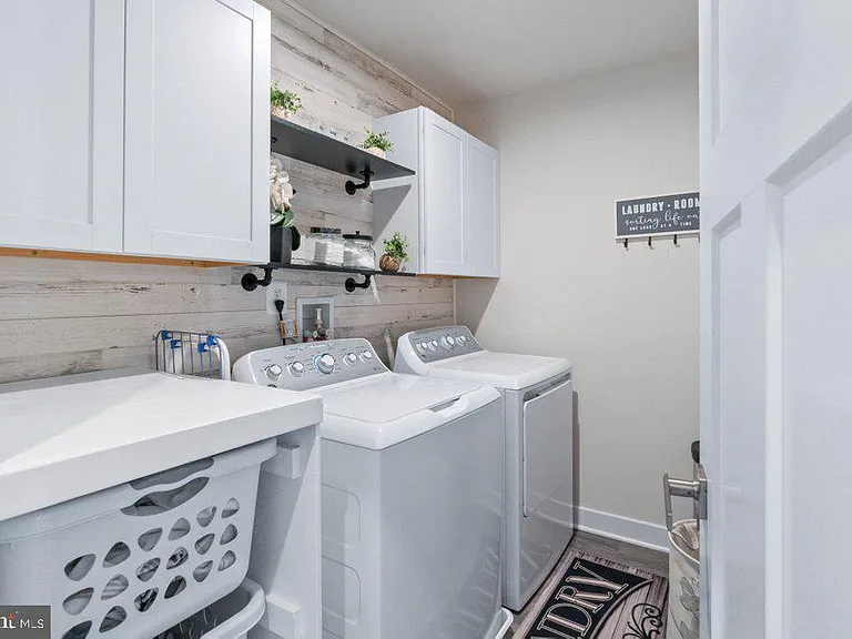 6247 Islington St — Photo 30