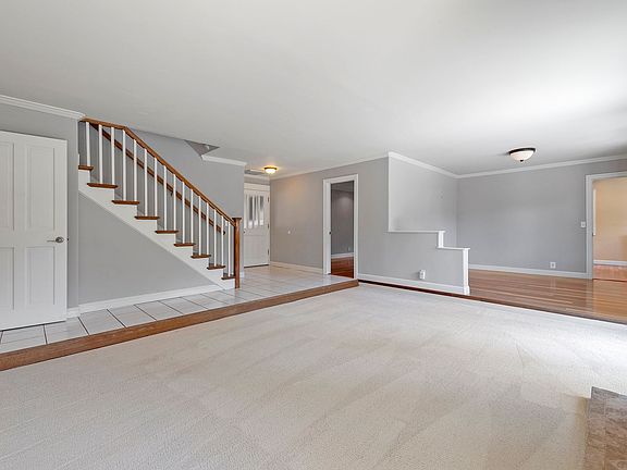 4th image of 1298 Oakglen Way