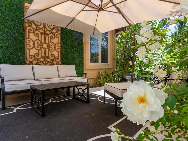 Outdoor patio area off the living room