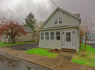 73 Round Lake Ave, Mechanicville, NY 12118