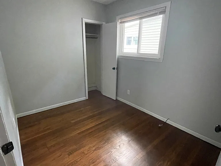 327 Kensington Ave — Photo 11