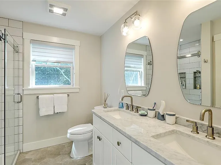 137 Rosebriar Ave — Photo 24
