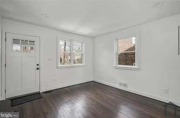 3 bed, 1152 sqft, $3,350 — Photo 4