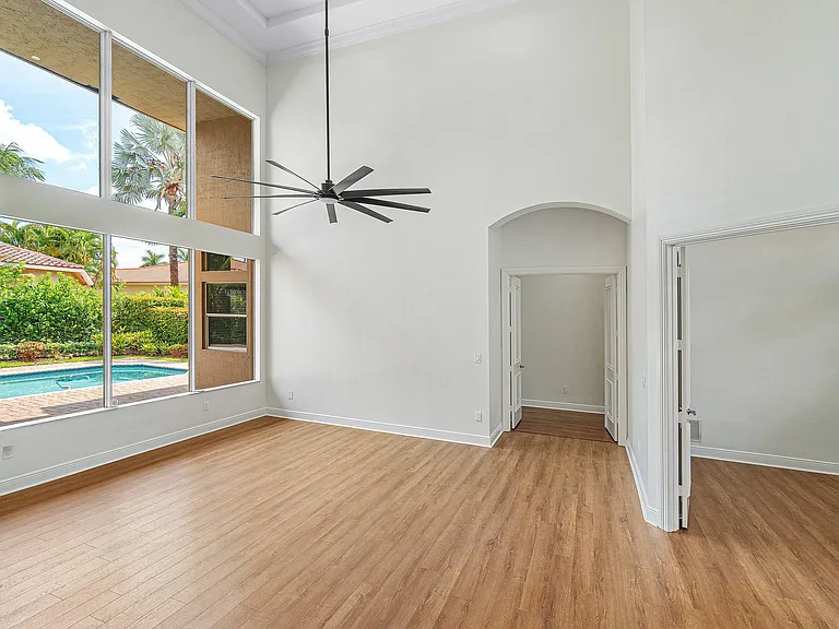 6641 Conch Ct — Photo 8