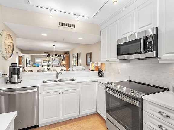 5th image of 1301 Seafarer Circle #405