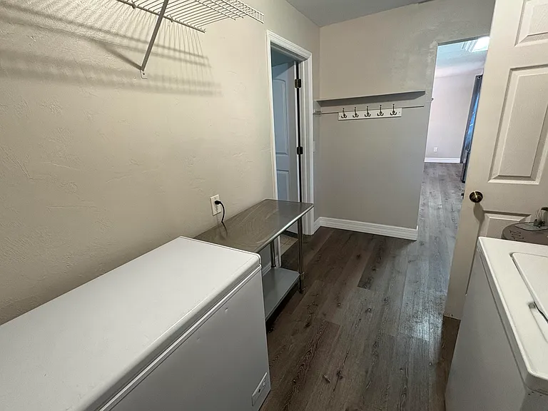 203 Esther St — Photo 51
