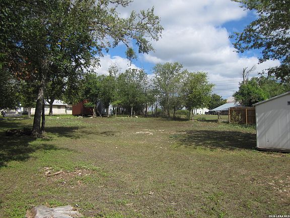 3rd image of 911 Cypress