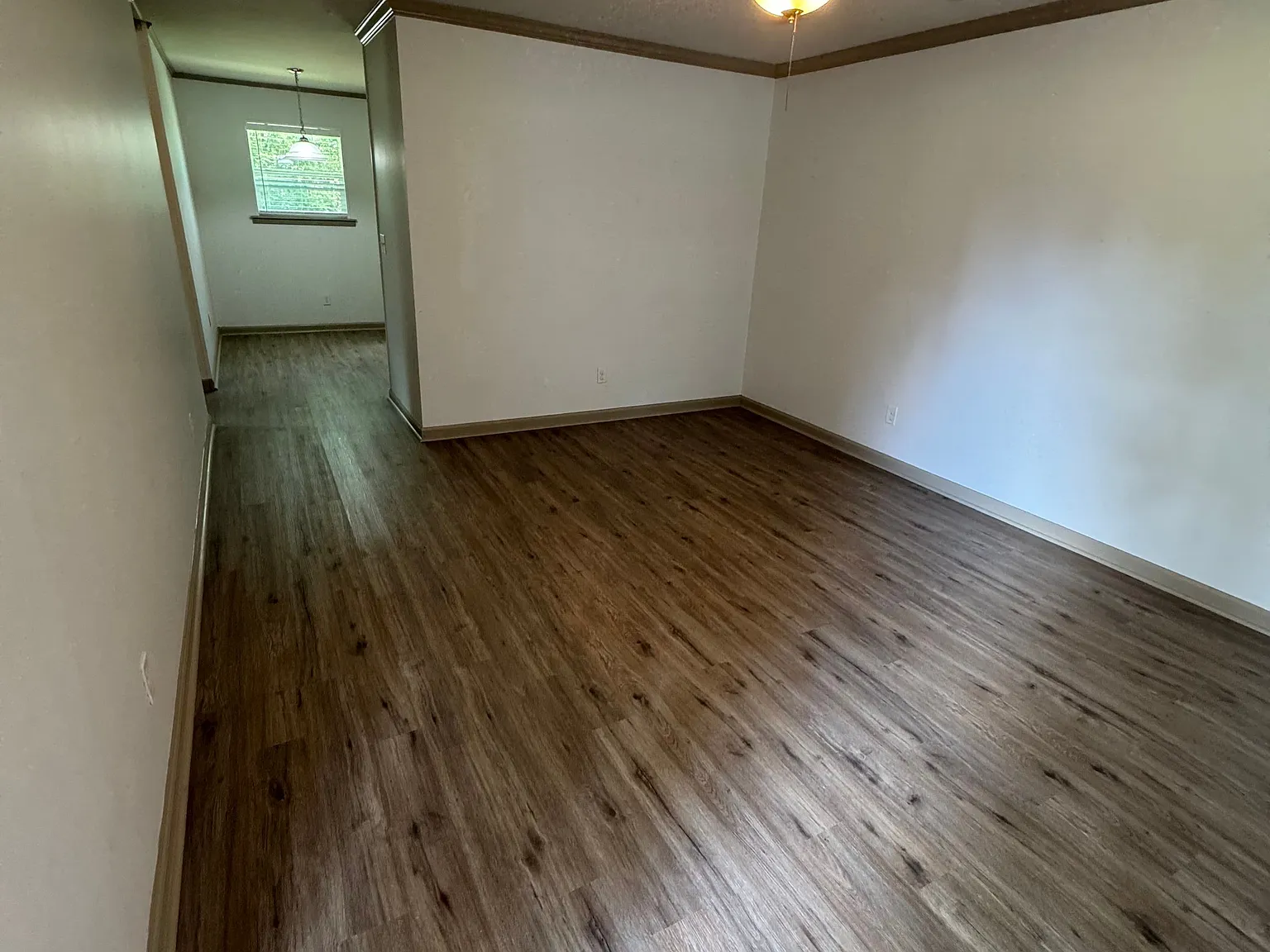 2 bed, 1.0 bath, 881 sqft, $950 — Photo 1