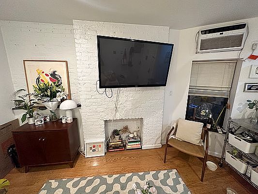 2nd image of 168 Ludlow St APT 6
