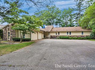 18639 N Fruitport Rd, Spring Lake, MI 49456