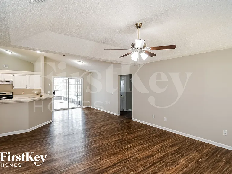 4630 Pebble Brook Dr — Photo 4