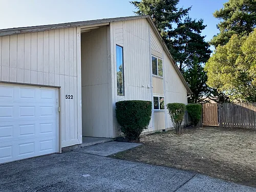 522 SE Olympia Dr Photo 1
