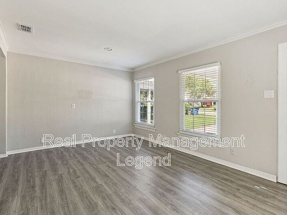 4th image of 2422 Roanoke Ave