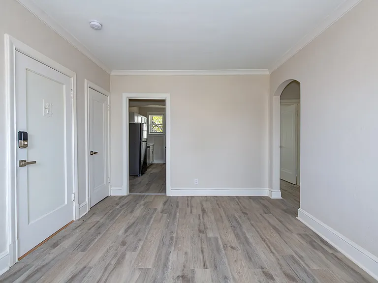 4963 Winona Ave — Photo 5