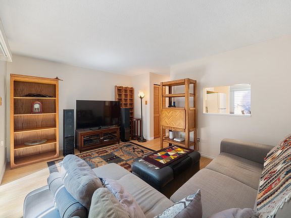 4th image of 4384 Garden Grove Dr
