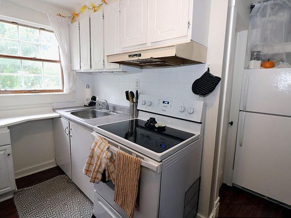 3rd image of 402 E Jackson St