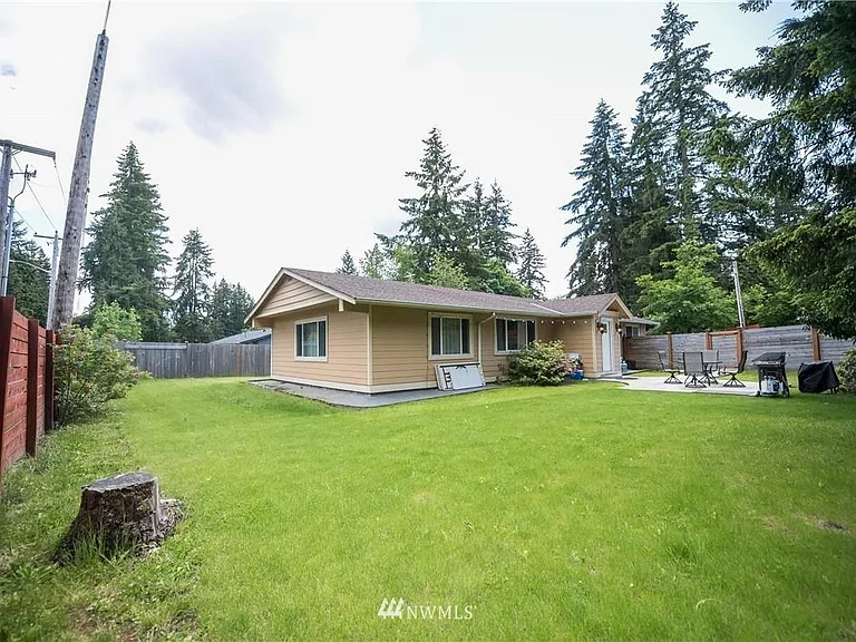 Large Fully-fenced Yard